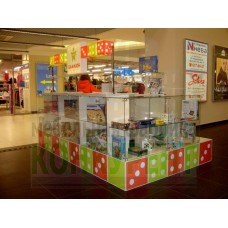 Островной стенд с настольными играми для компании Гамаюн в новом торговом центре "Международный"