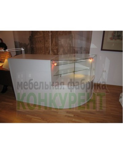 Витрина и прилавок расположенные в музее Петропавловской крепости